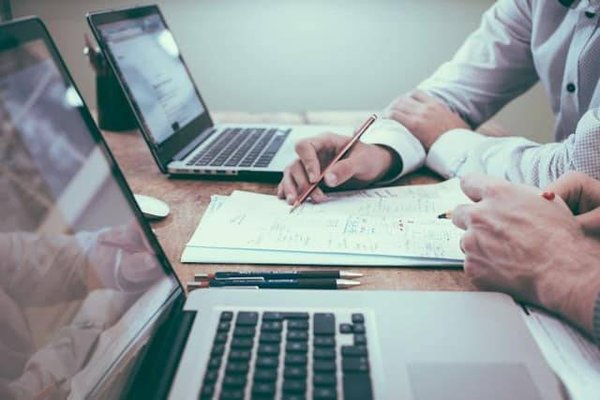 Les Principes Fondamentaux du Droit Commercial : Un Guide Complet