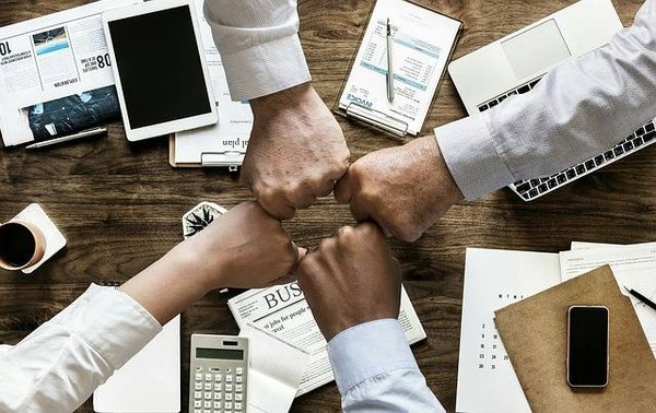 Le Parcours Pas-à-Pas de la Création d'Entreprise : Guide Complet pour les Aspirants Entrepreneurs